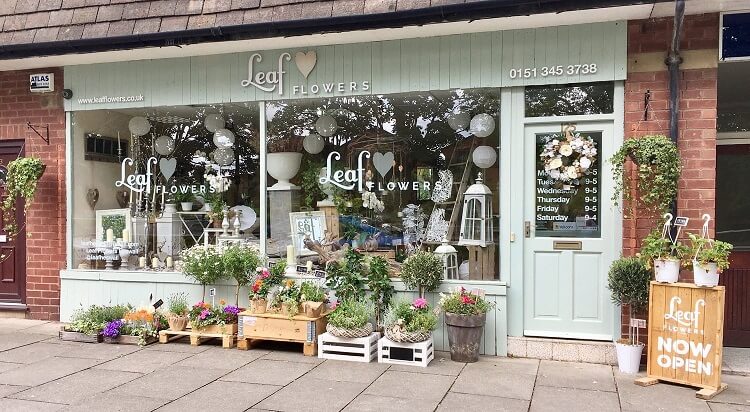 Nội dung trên bảng hiệu ngắn gọn nhưng phải đầy đủ