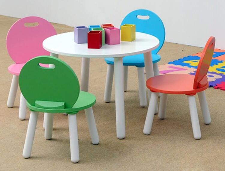 Bàn ăn giúp hạn chế tai nạn khi ăn ở trẻ