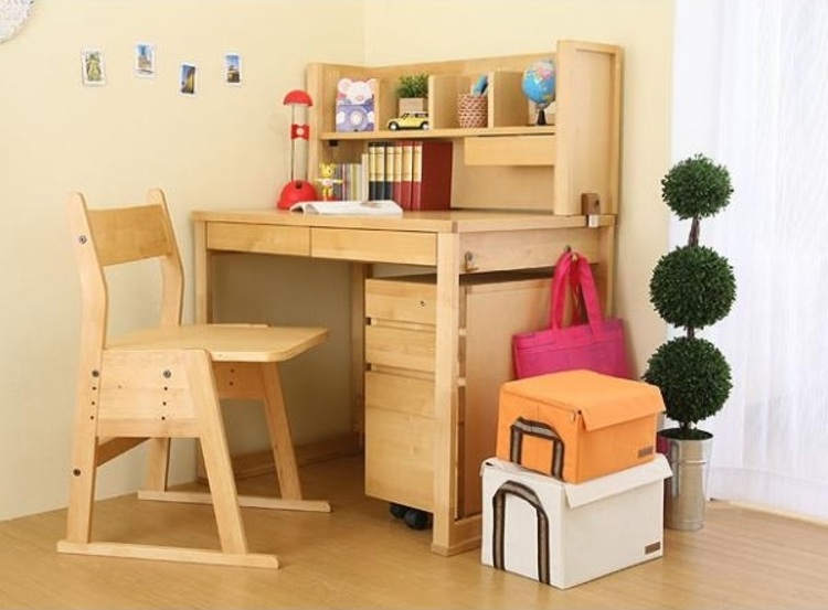 Bàn học gỗ là sản phẩm rất được ưa chuộng