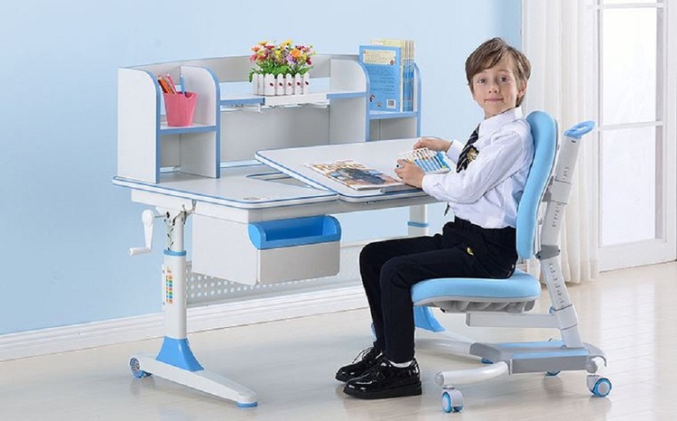 Bàn học cho bé chống gù là dòng sản phẩm cao cấp hiện đại