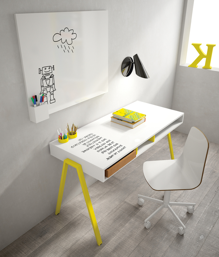 Vị trí lý tưởng để đón nguồn ánh sáng tự nhiên góc học tập của con vuông góc với cửa sổ