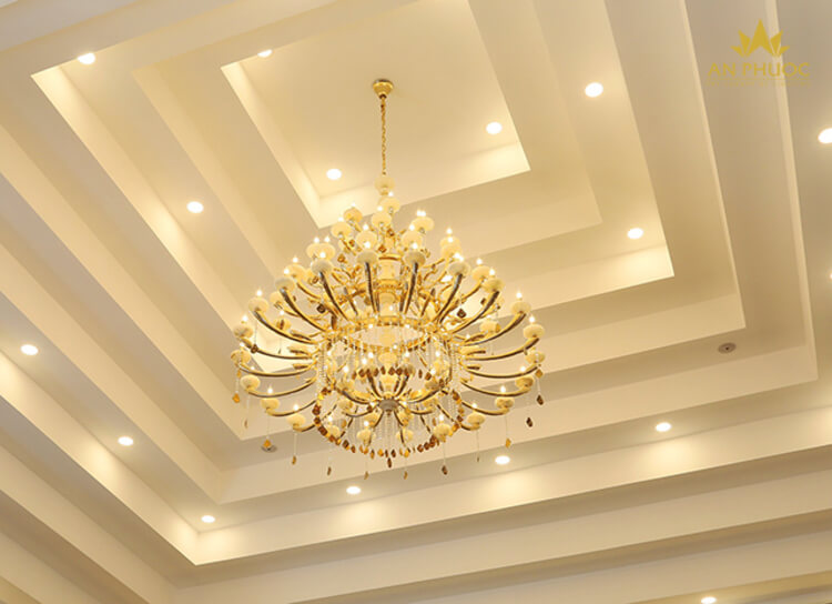 Một mẫu đèn trang trí đẹp sẽ giúp thể hiện phong cách cá nhân hiệu quả