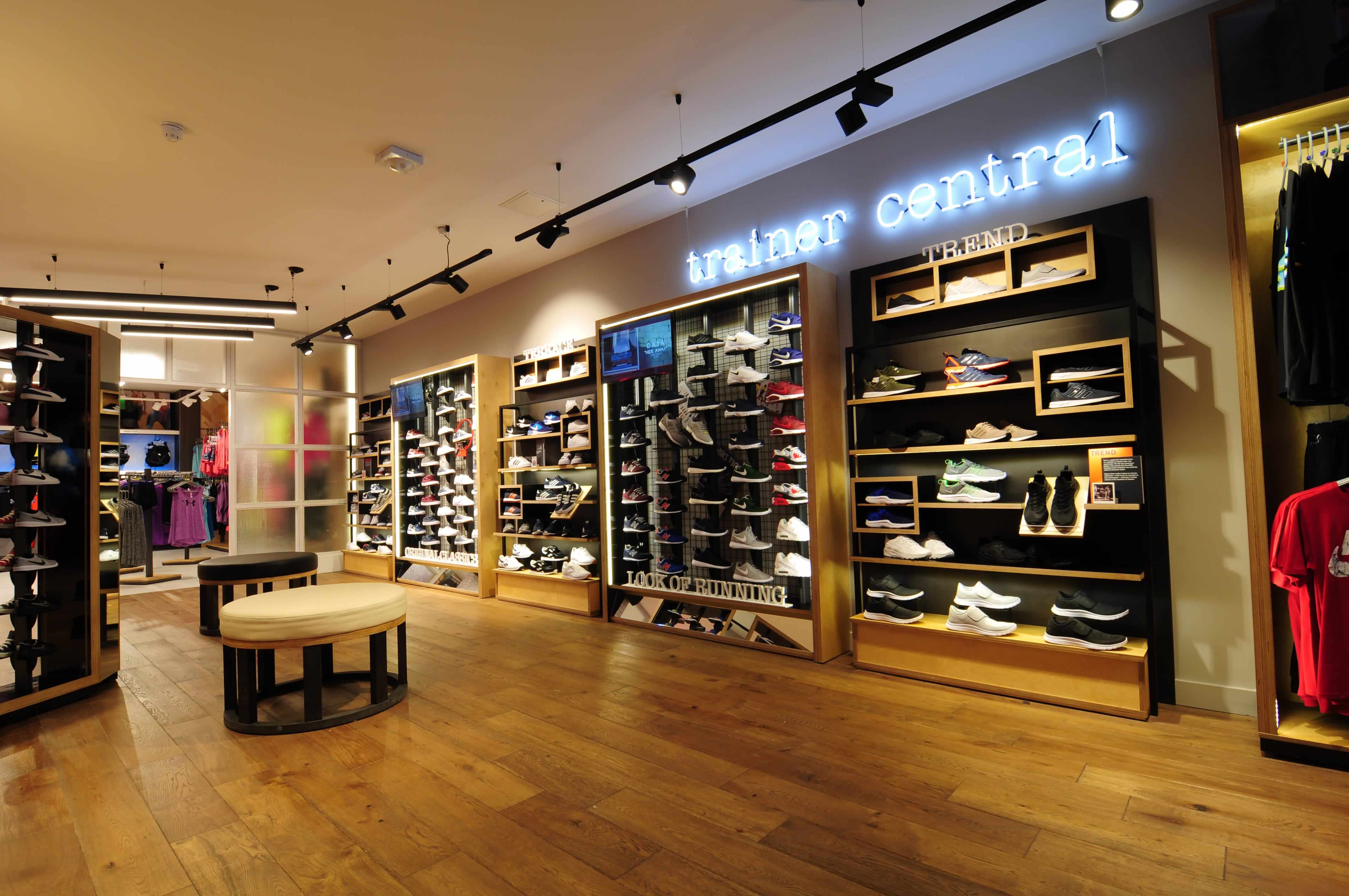 thiết kế shop thể thao đẹp Pendecor