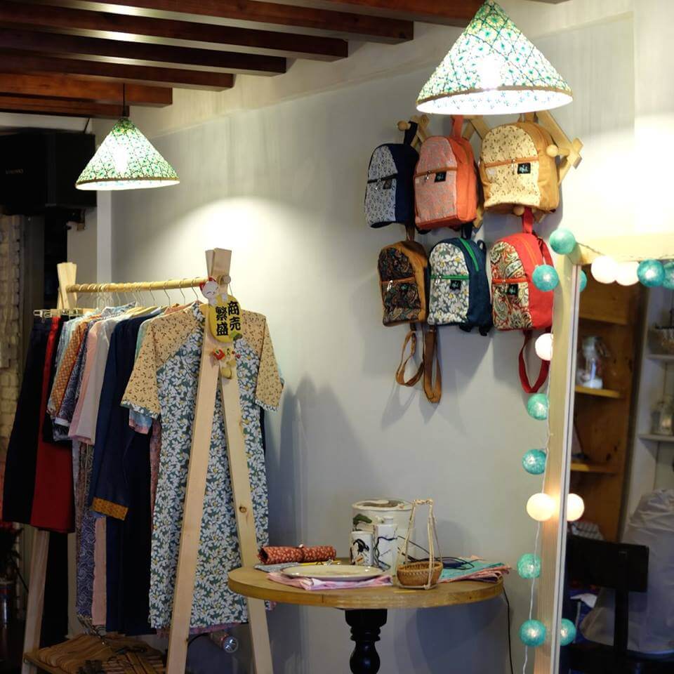 thiết kế cửa hàng áo dài