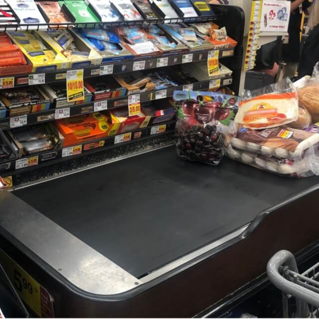 Các mặt hàng nhỏ nên bày ở quầy thu ngân