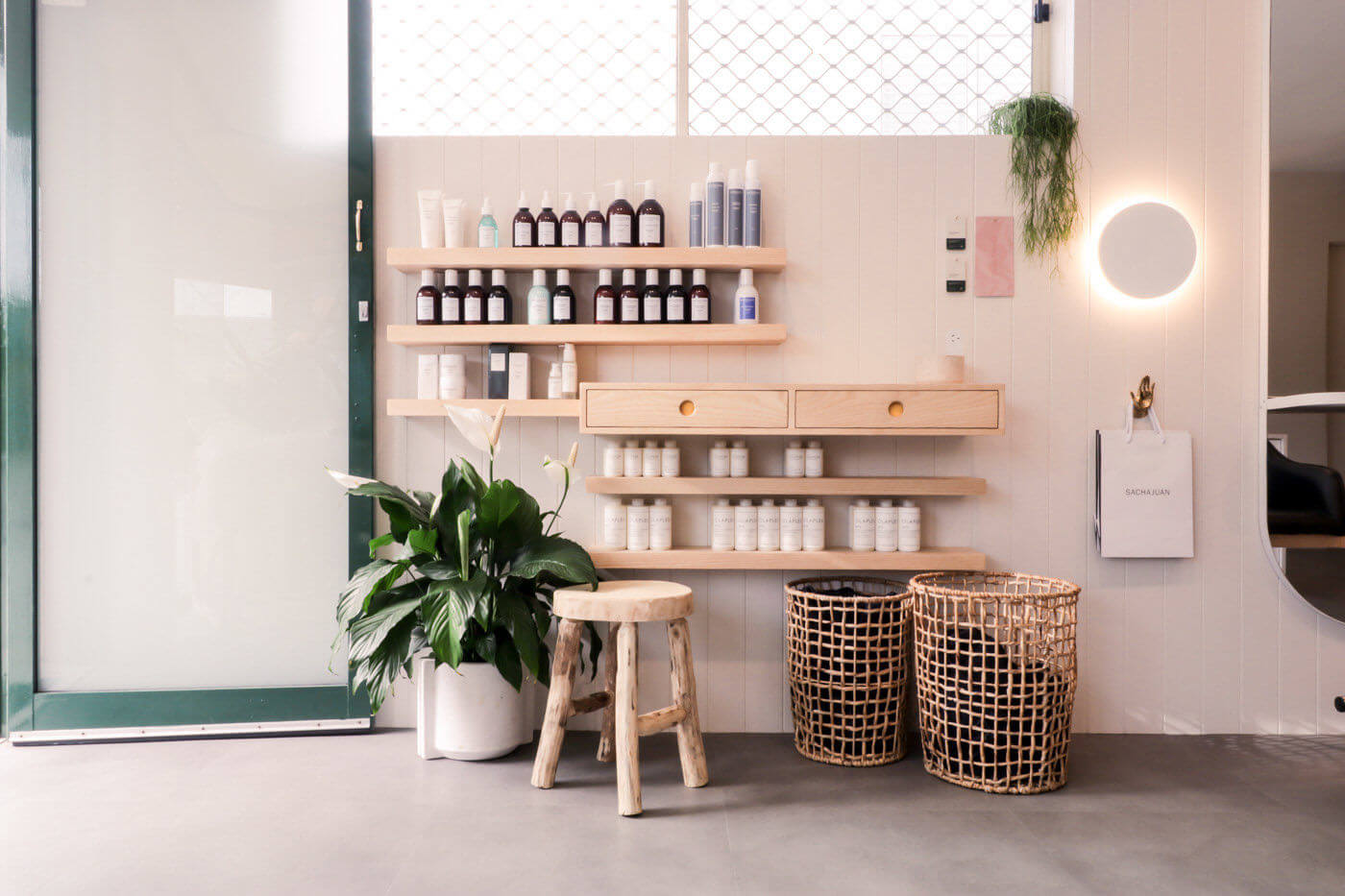 Thiết kế tiệm cắt tóc phong cách đơn giản