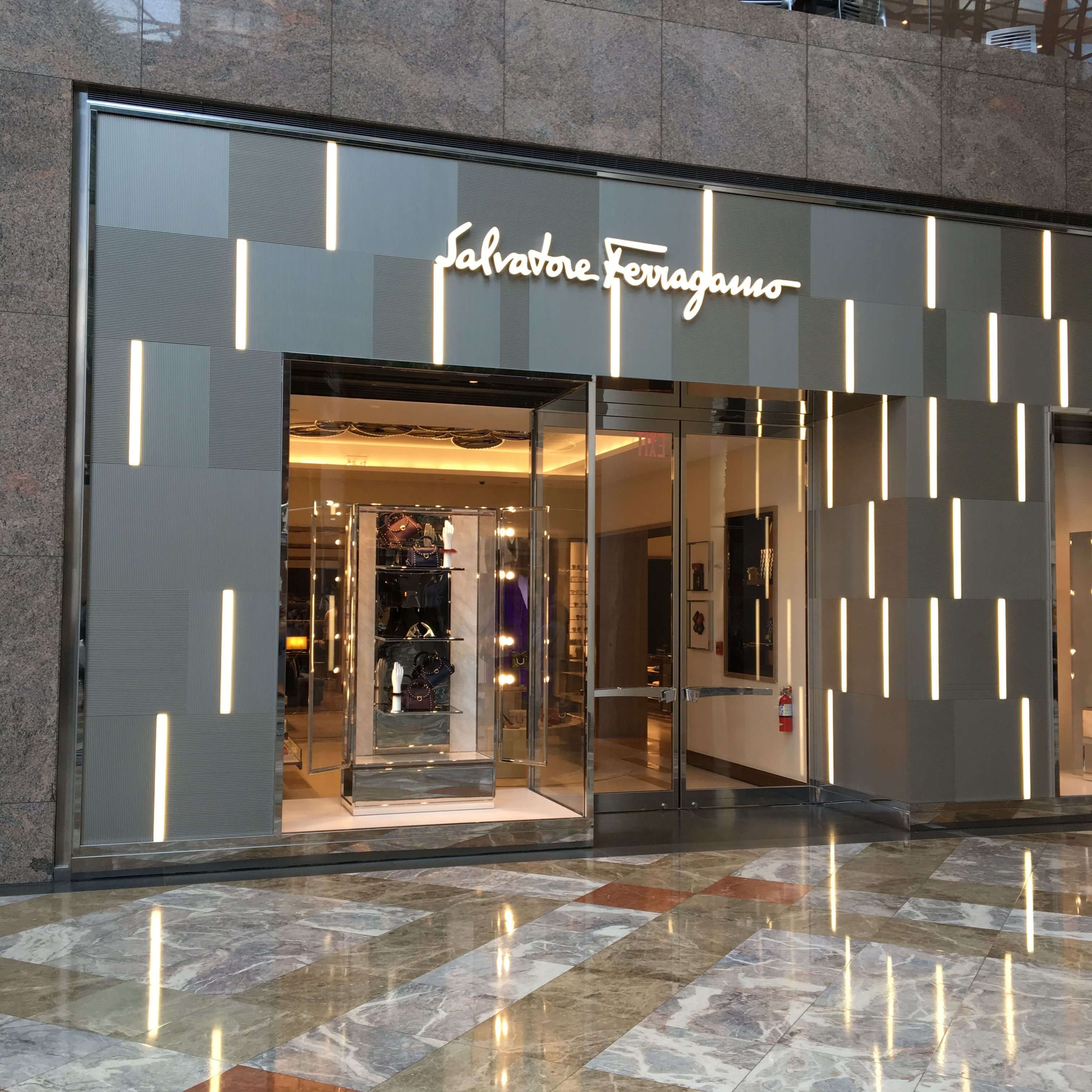 Thiết kế mặt tiền spa phong cách tối giản