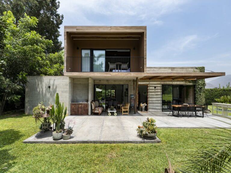 Biệt thự mặt tiền 12m tối giản