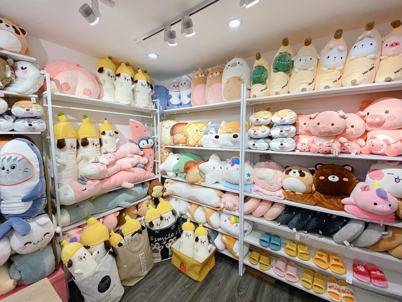 thiết kế cửa hàng gấu bông