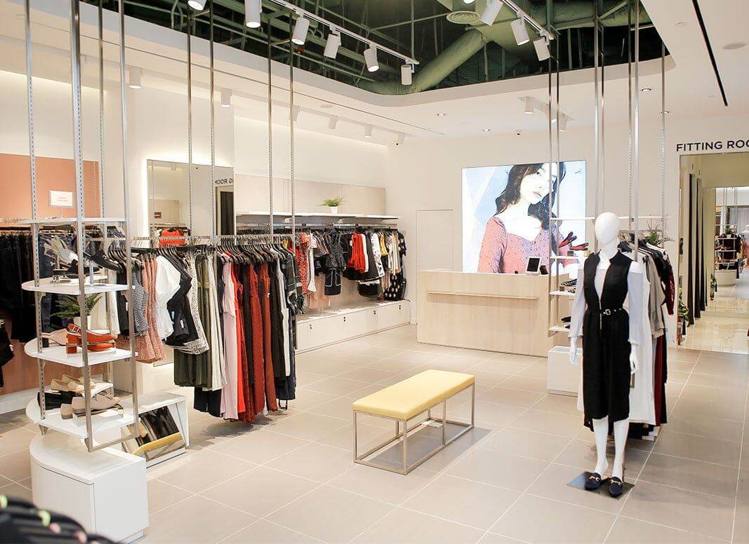 11+ mẫu thiết kế shop quần áo nữ nhỏ đẹp ấn tượng, không thể rời mắt