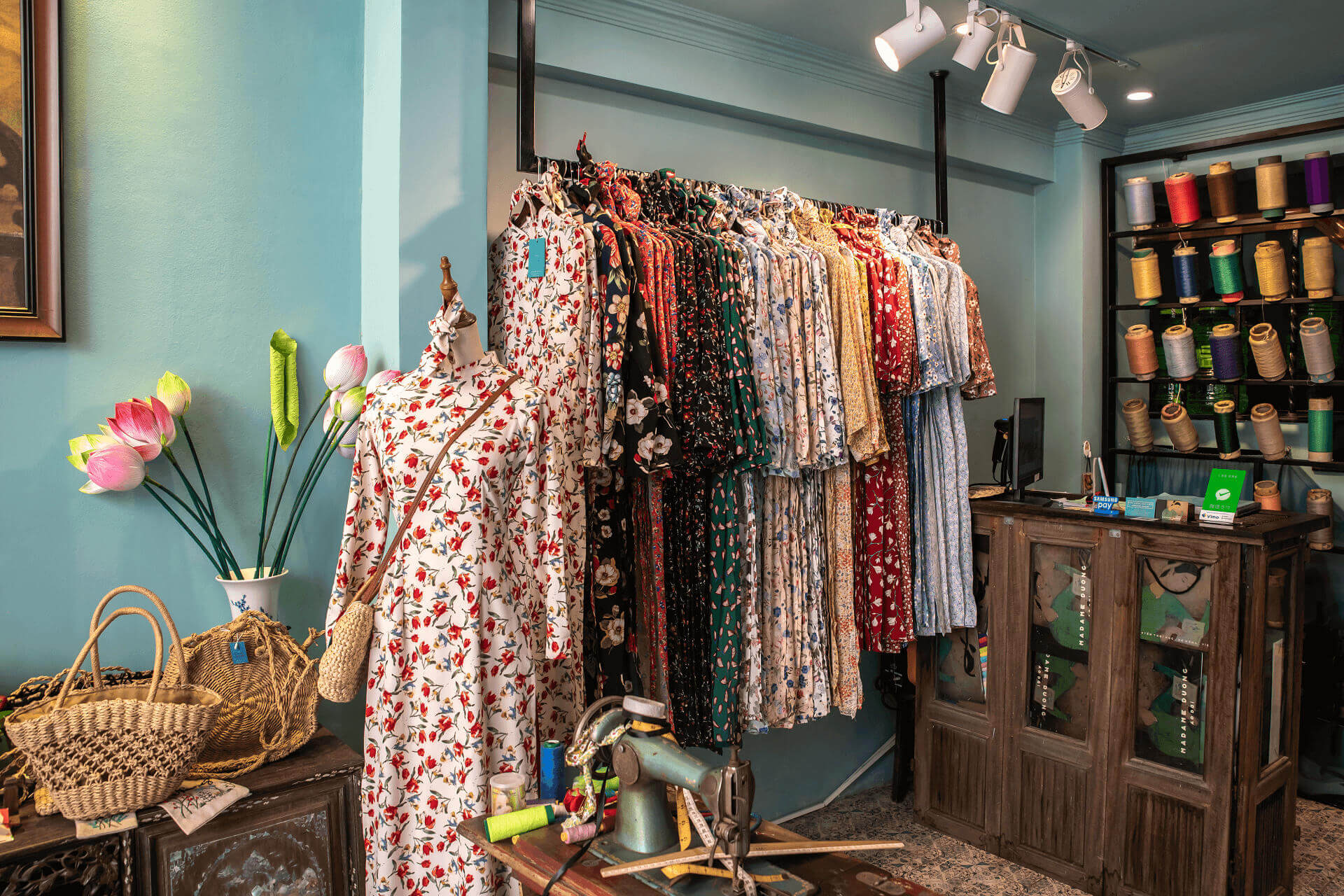 trang trí cửa hàng quần áo theo phong cách vintage - 7