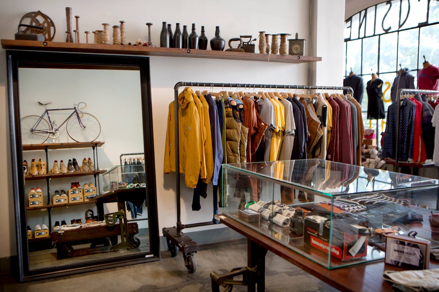 trang trí cửa hàng quần áo theo phong cách vintage - 12