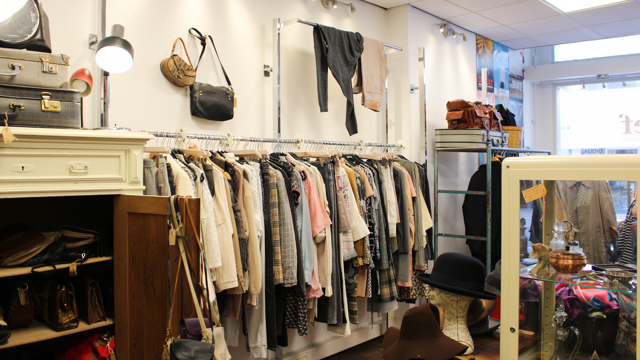 thiết kế shop quần áo vintage