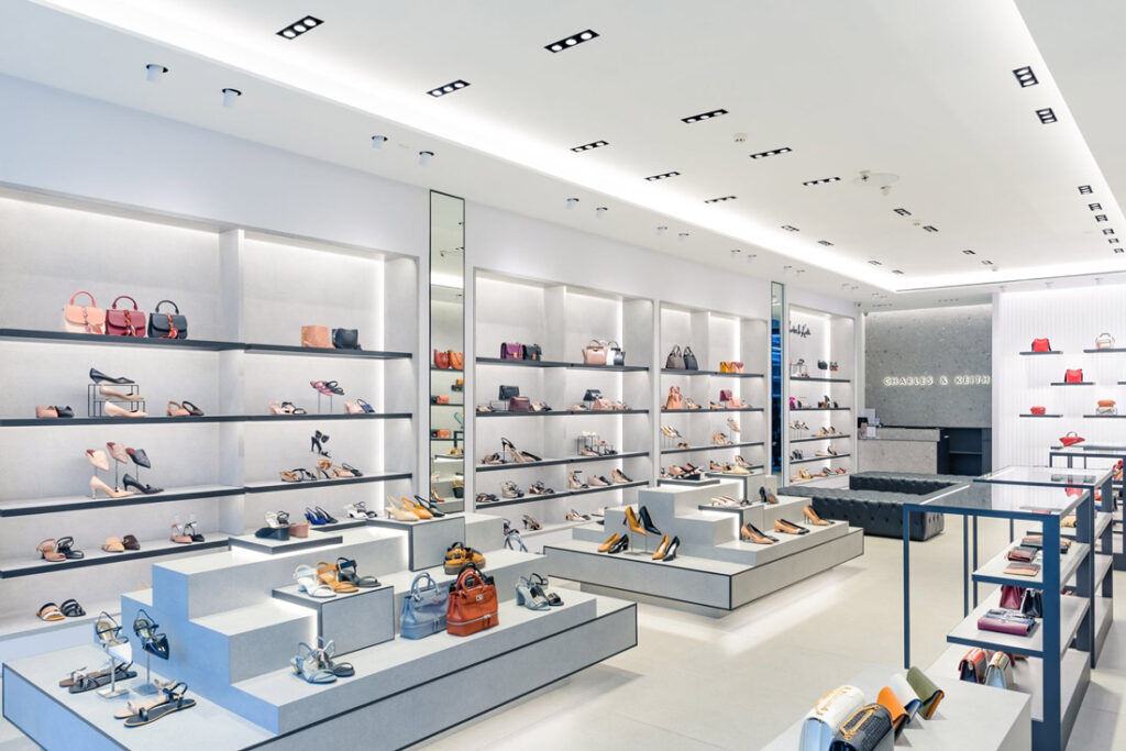 thiết kế cửa hàng giày dép Pendecor