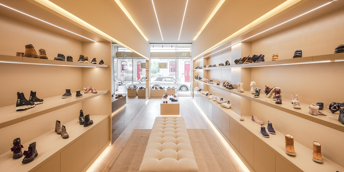 trang trí cửa hàng giày dép Pendecor