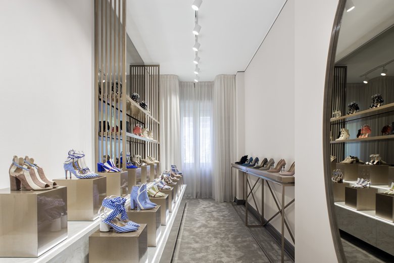 trang trí shop giày nhỏ Pendecor