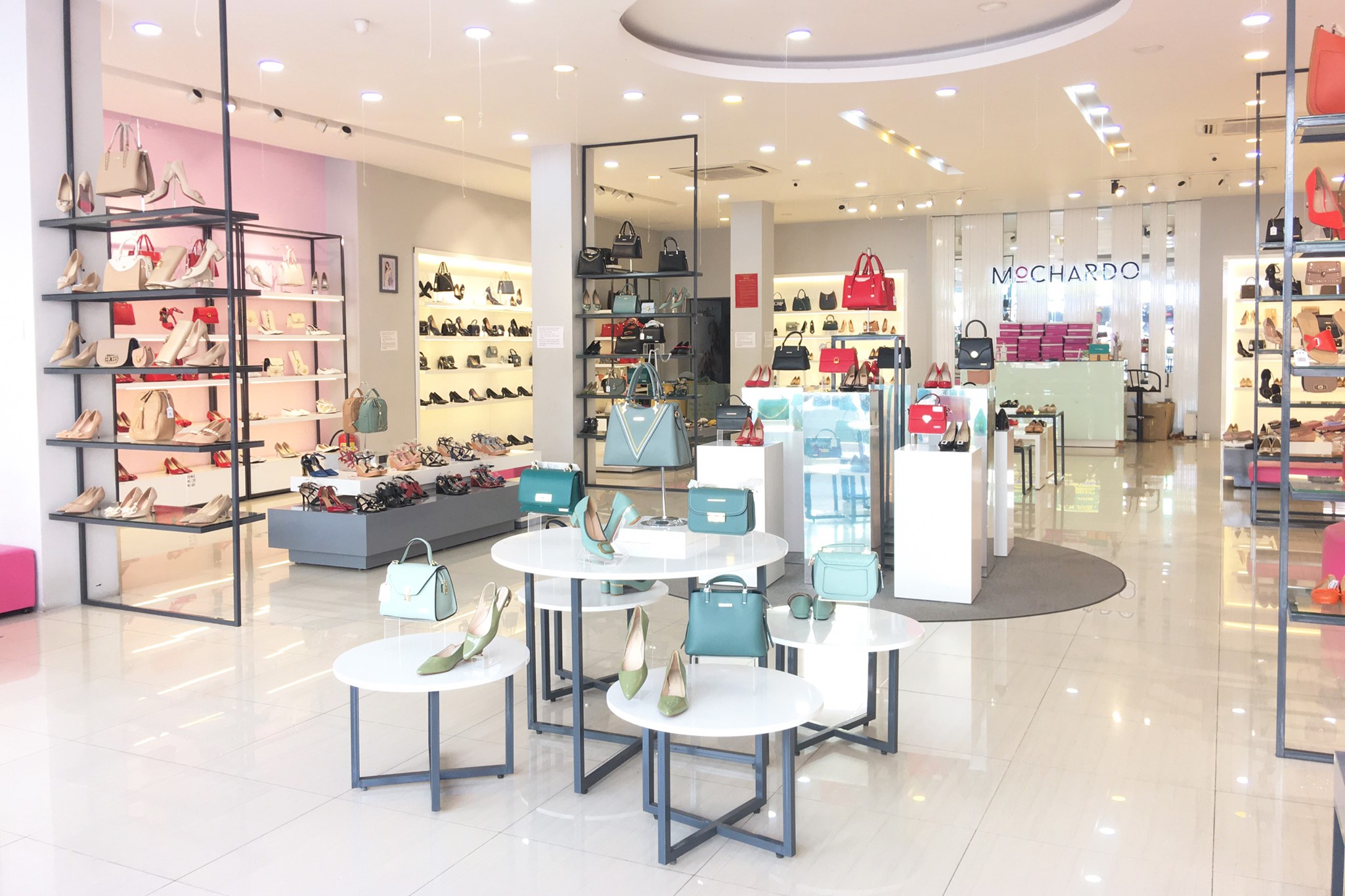 thiết kế shop giày nhỏ Pendecor