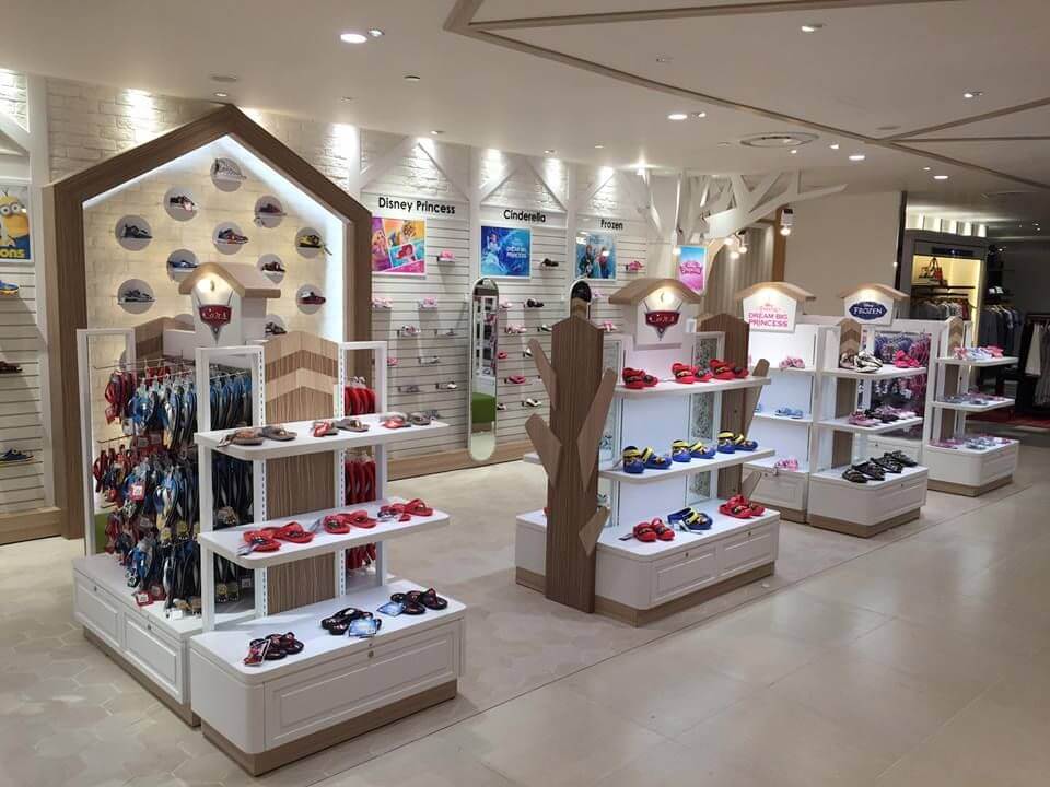 thiết kế cửa hàng giày dép trẻ em diện tích nhỏ Pendecor