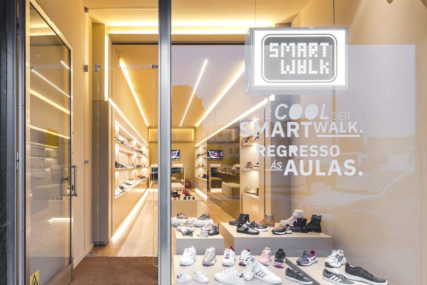 thiết kế shop giày dép trẻ em nhỏ Pendecor