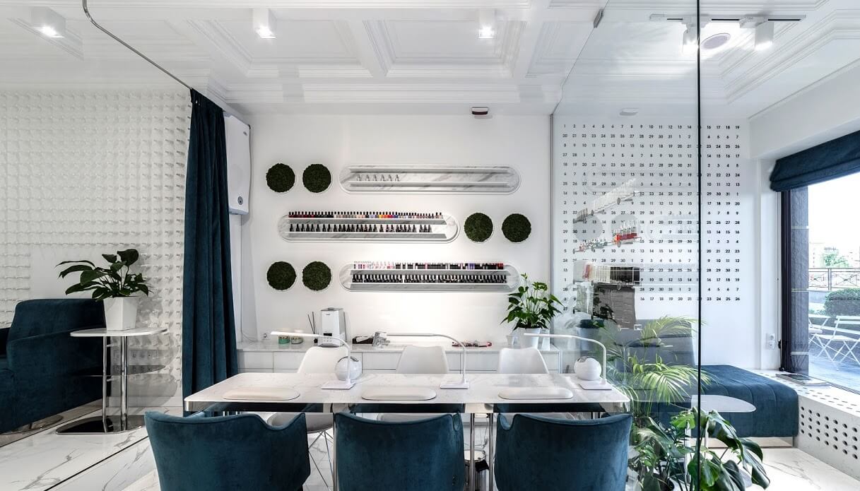 decor tiệm nail nhỏ Pendecor