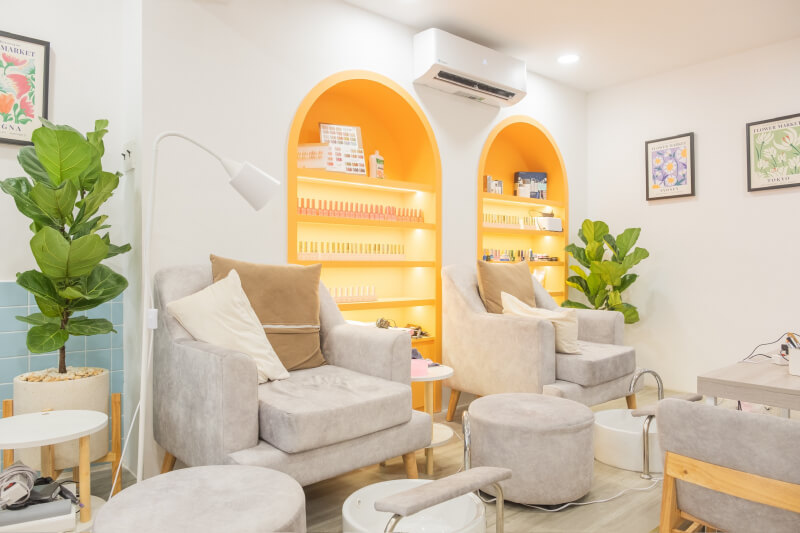 decor tiệm nail nhỏ Pendecor