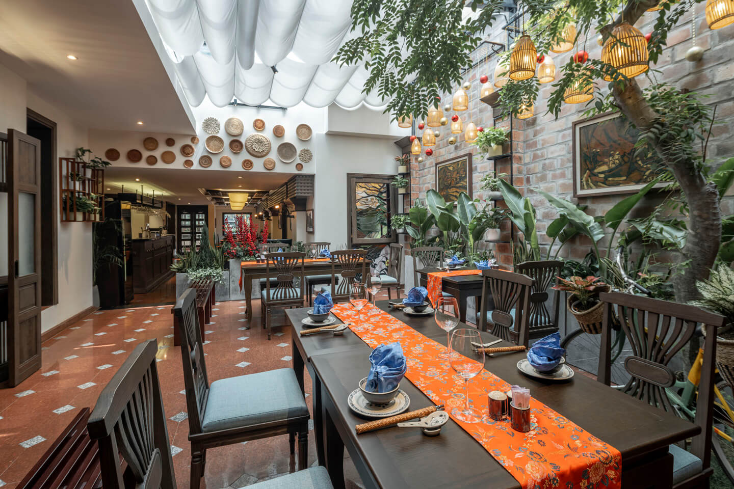 trang trí quán ăn Pendecor