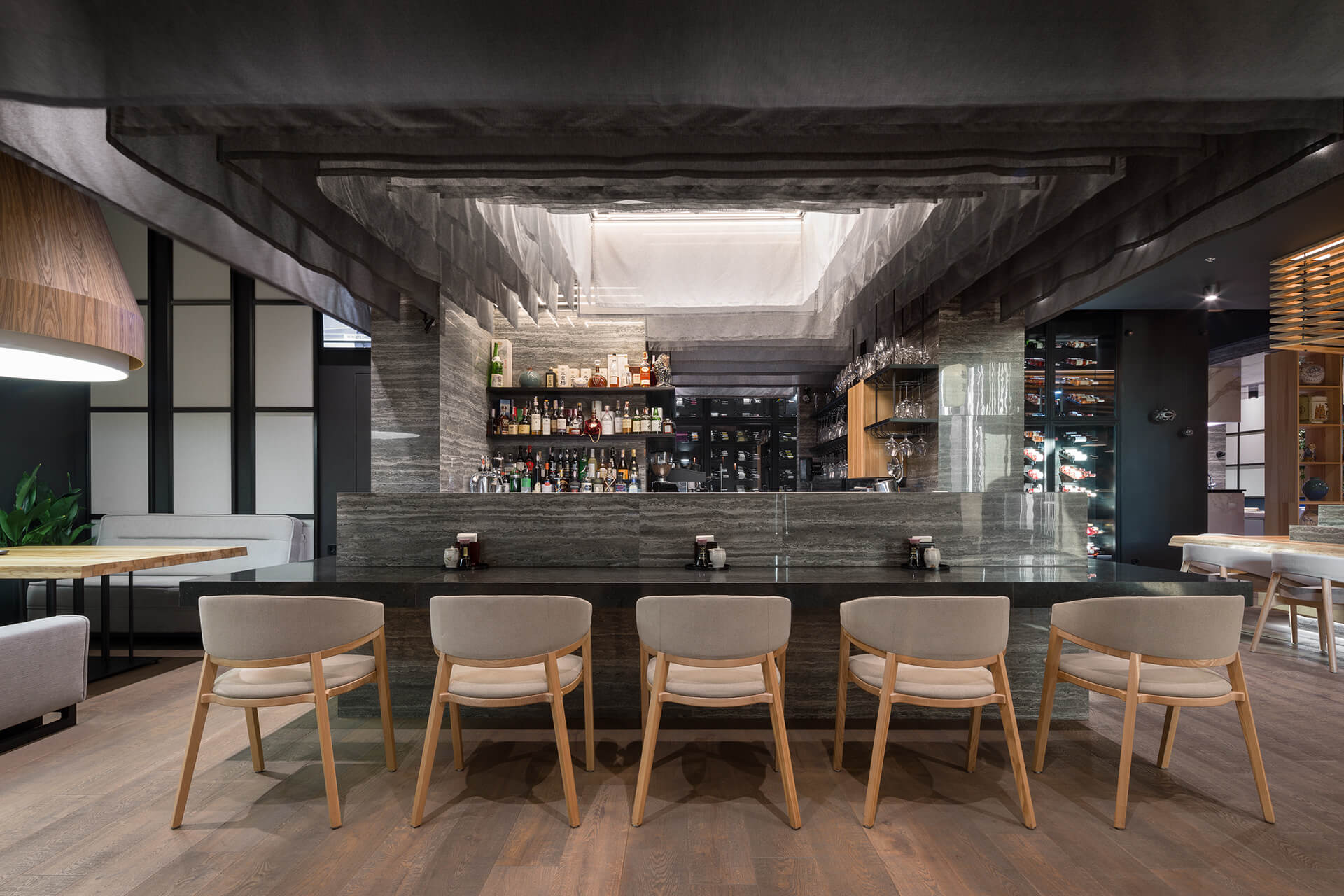 giá thiết kế nội thất nhà hàng Pendecor