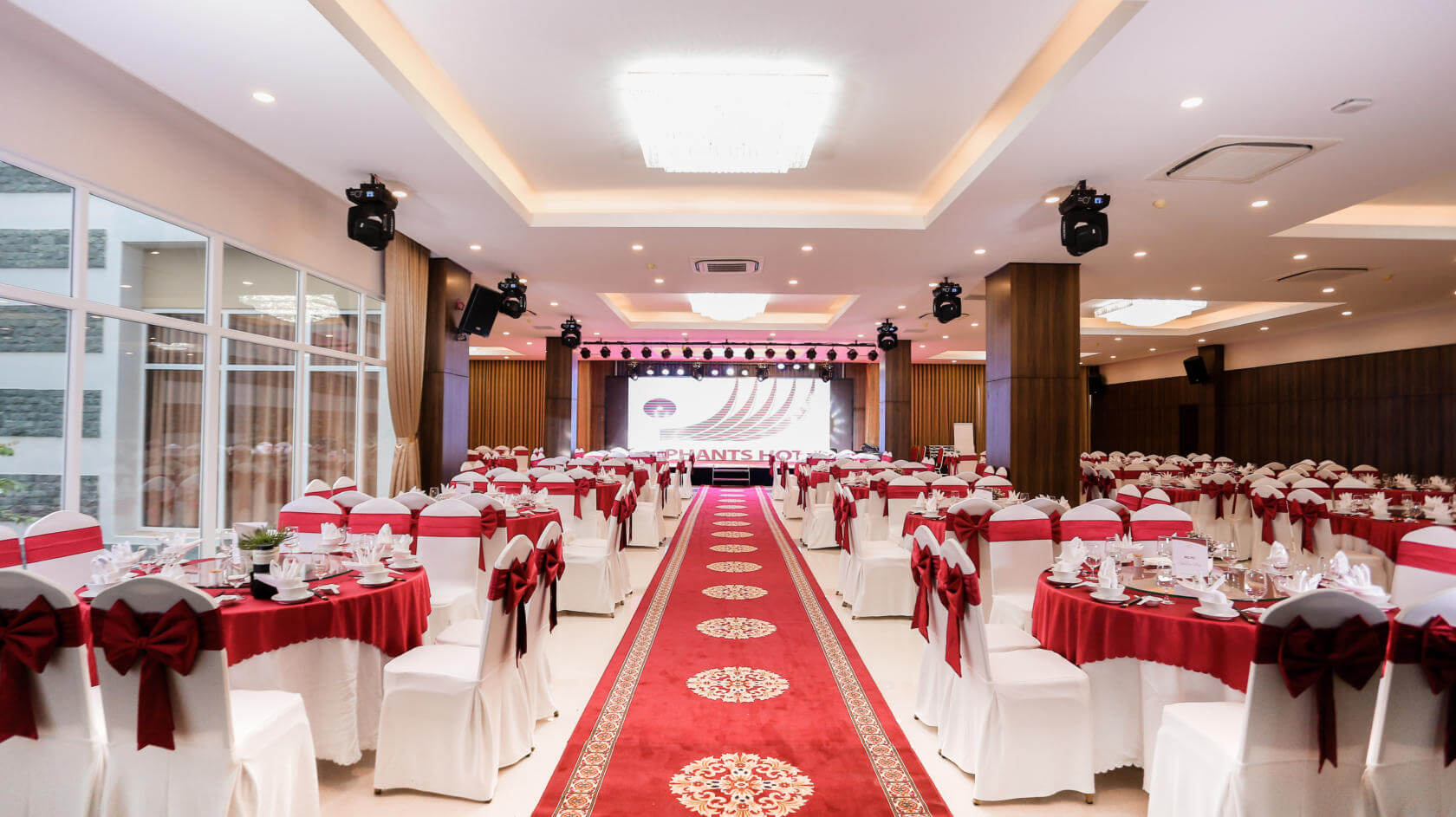 thiết kế trung tâm tiệc cưới Pendecor