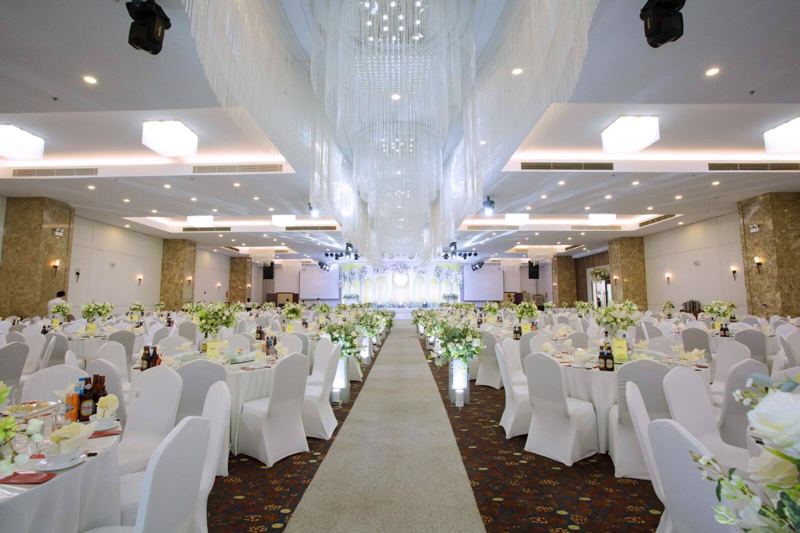 mau nha hang tiec cuoi dep Pendecor