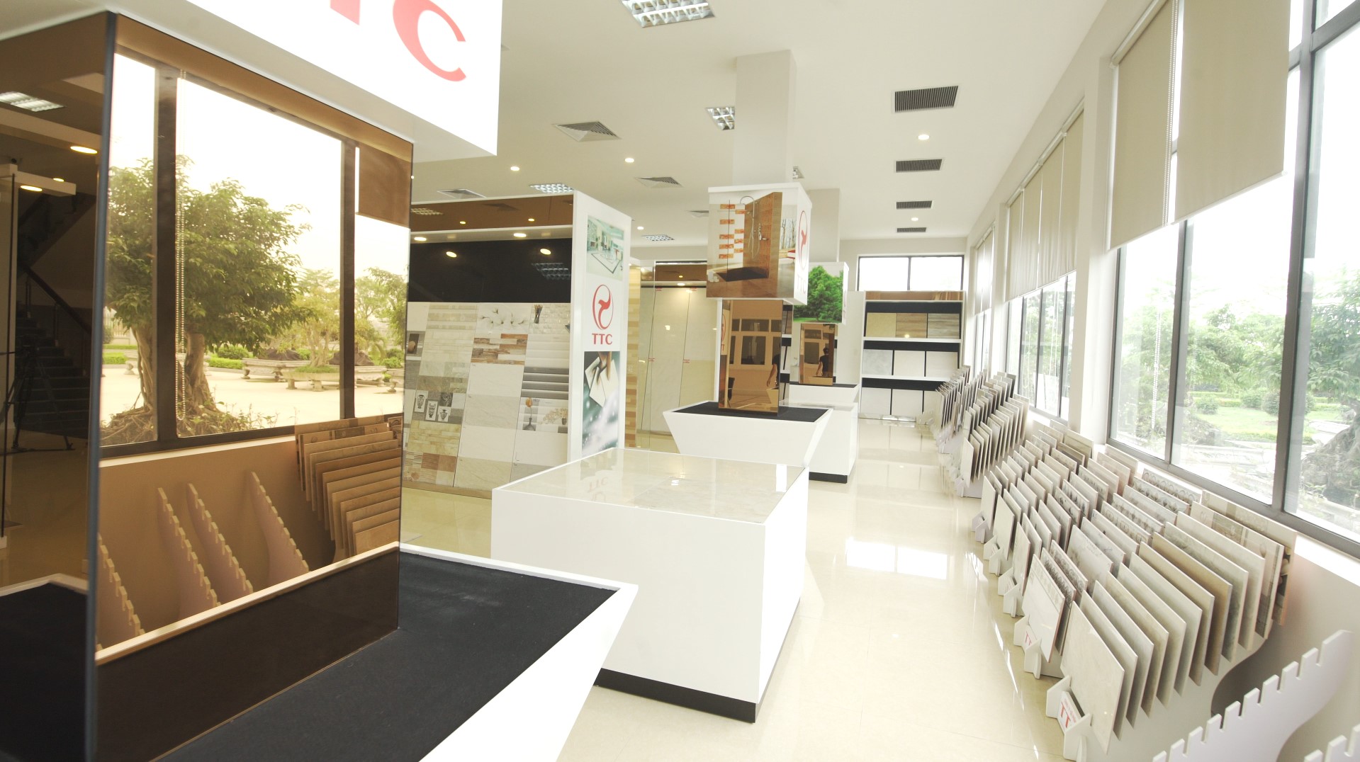 chi phí thiết kế showroom Pendecor