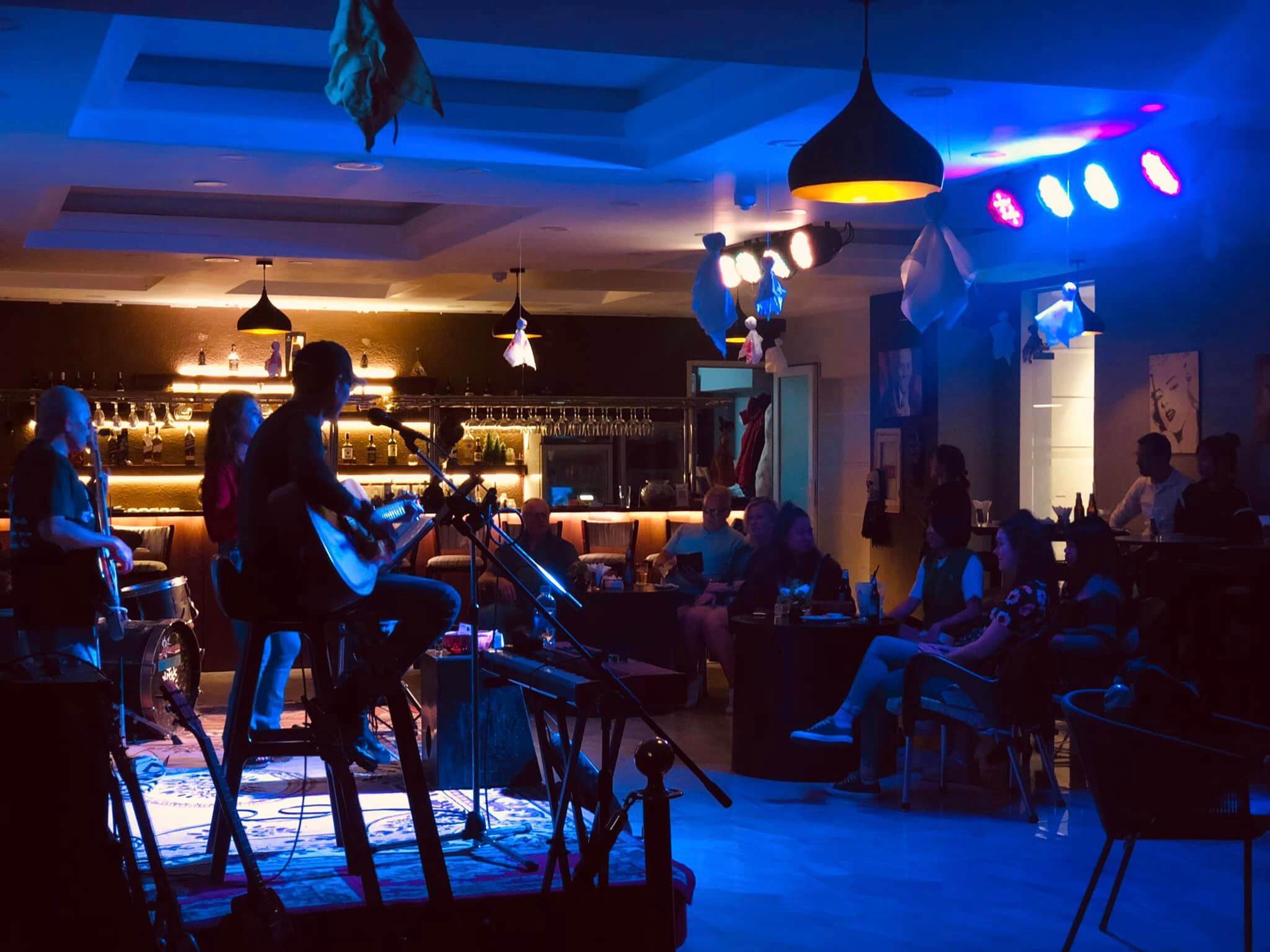 mẫu quán cafe đẹp Pendecor