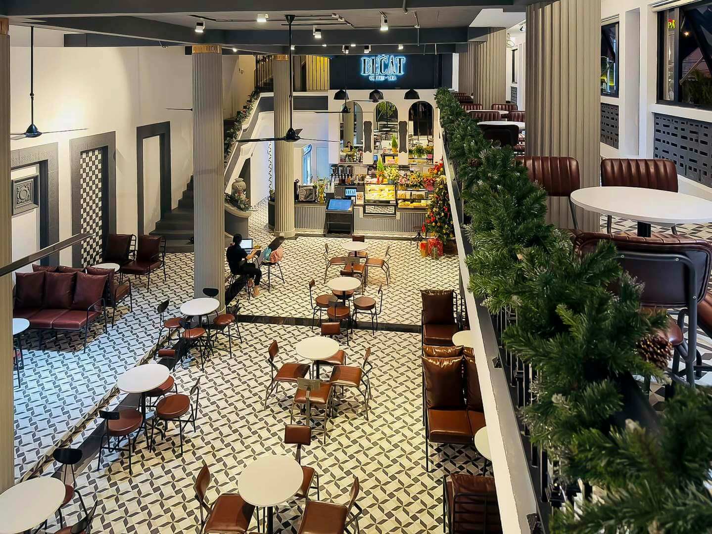 thiết kế quán cafe đẹp Pendecor