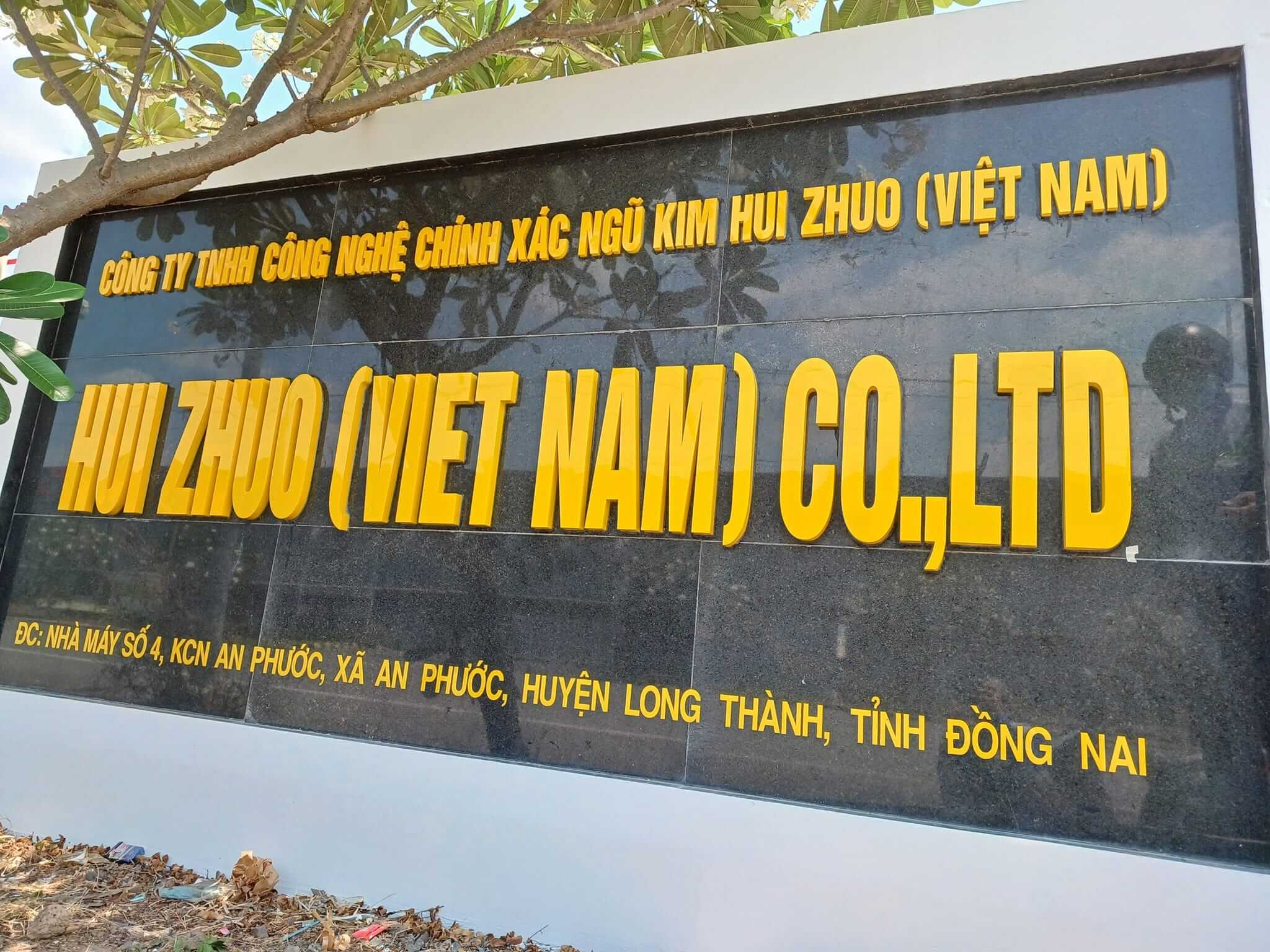 làm bảng hiệu mica Pendecor