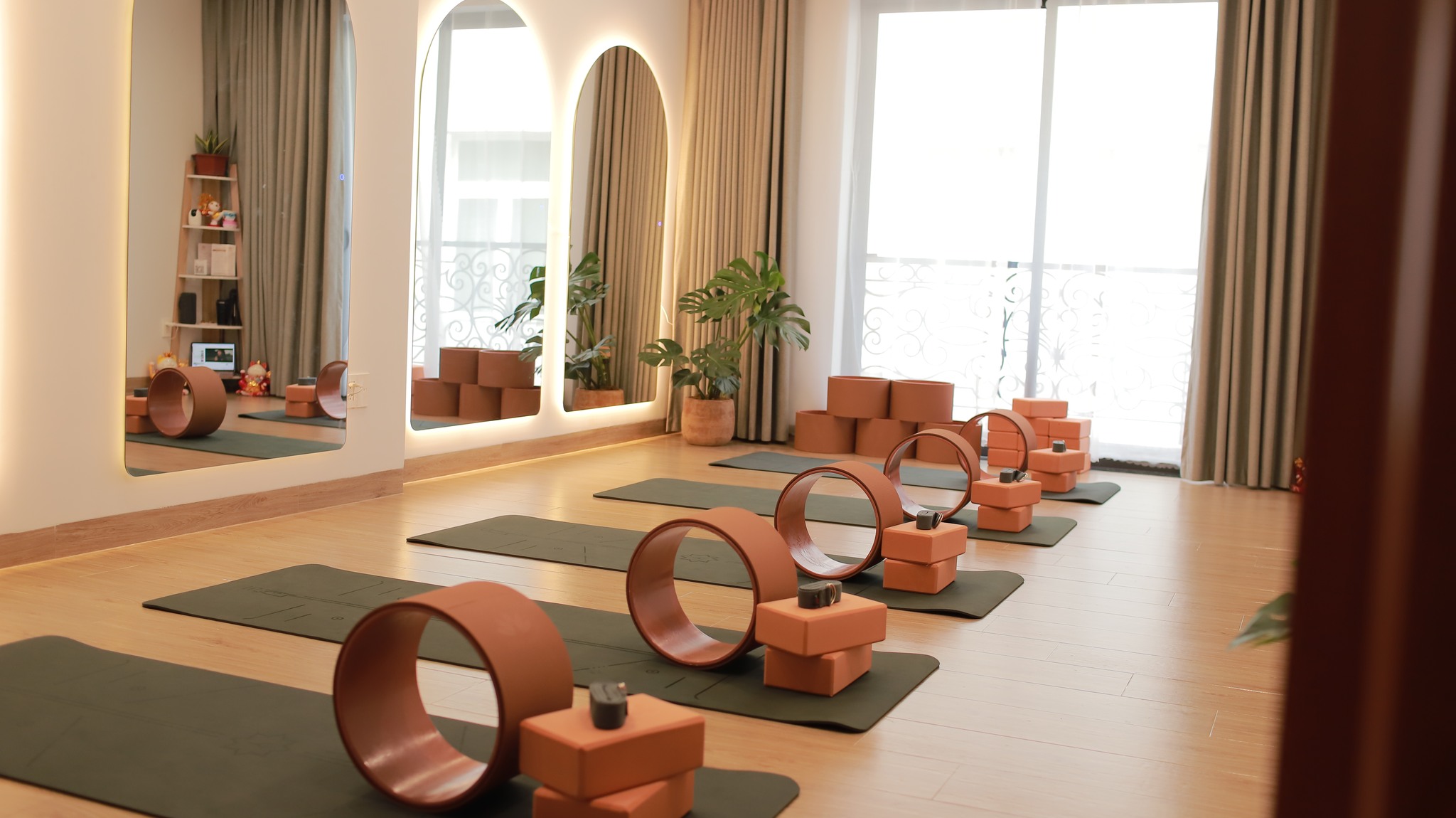 thiết kế phòng tập yoga tại nhà Pendecor